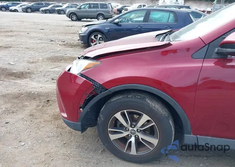 2018 Toyota Rav4 Xle z USA, uszkodzony, nr VIN 2T3RFREV5JW821218